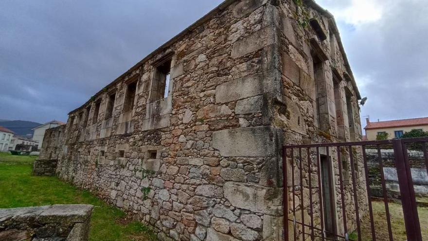 Ruinas de la antigua fábrica de curtidos de A Chaínza, en Noia / c. de noia