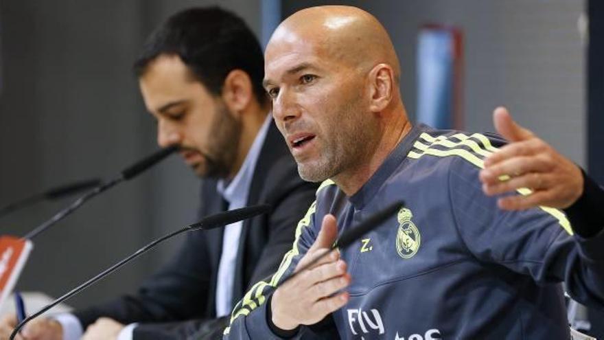 Zinedine Zidane: «Benzema sólo quiere concentrarse en jugar al fútbol, está bien»