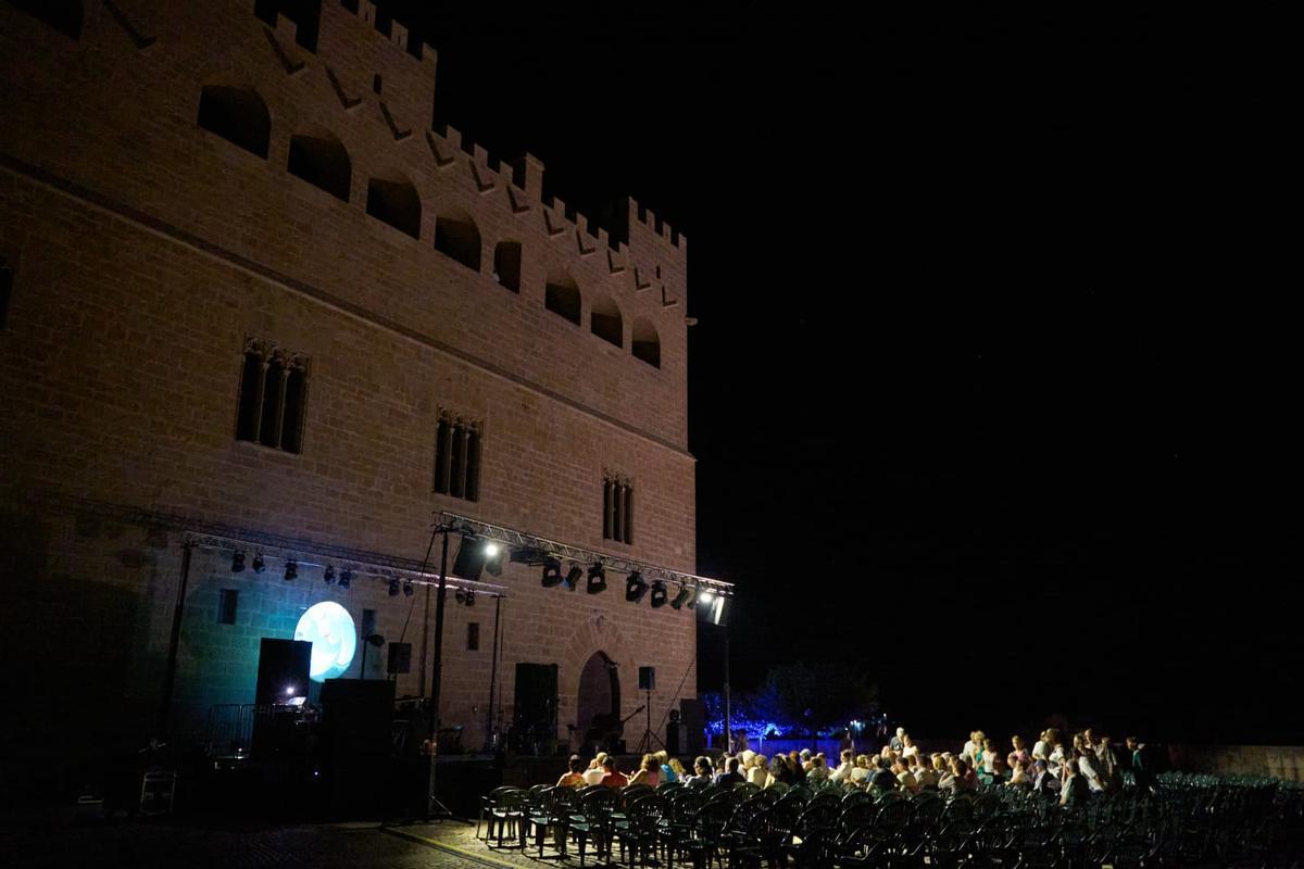 Público en el castillo de Valderrobres