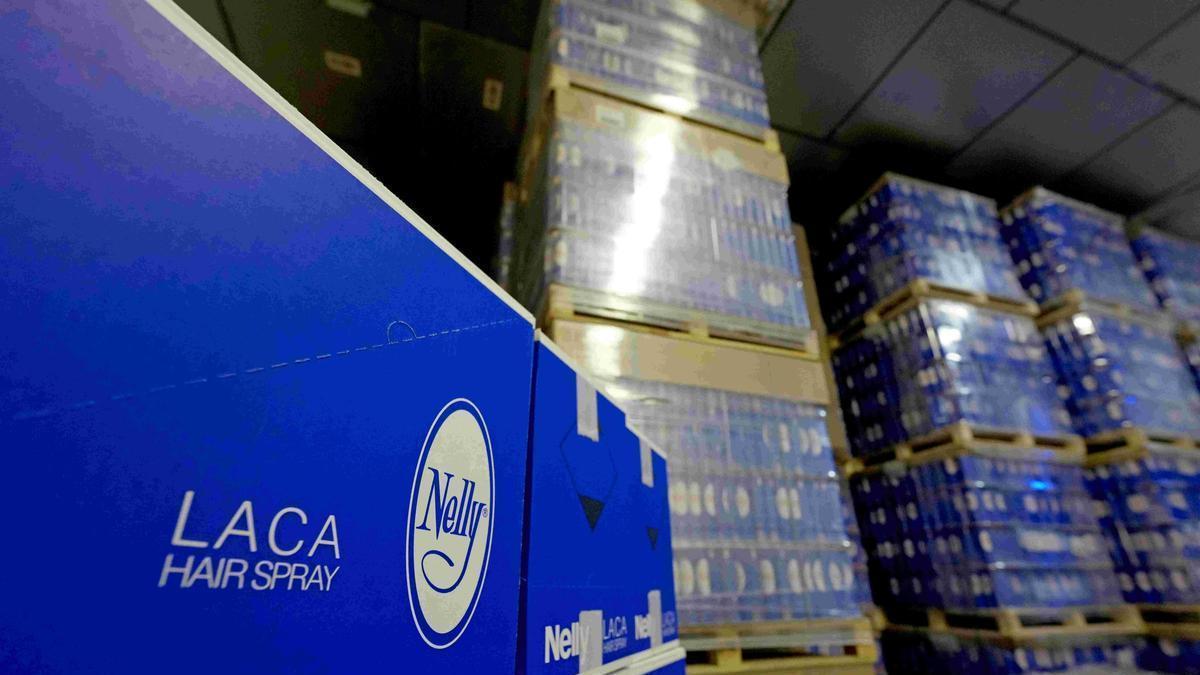 Palets per a exportar productes Nelly, en les instal·lacions de Laboratorios Belloch
