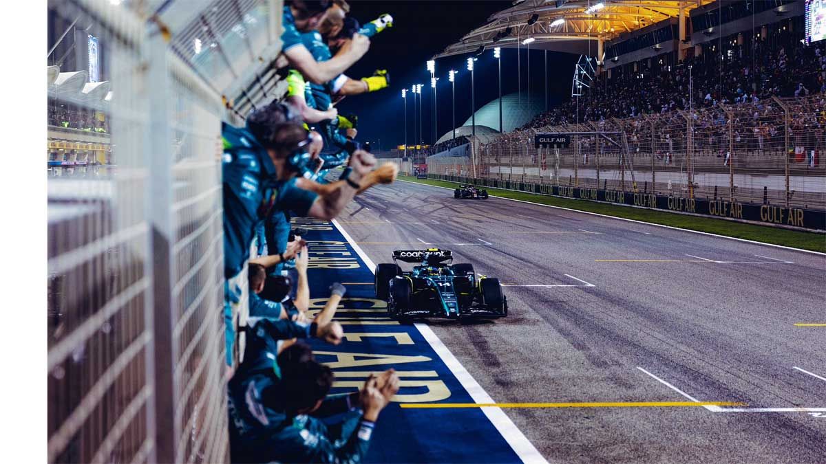 Alonso , tercero en Bahrein por delante de Ferrari y Mercedes