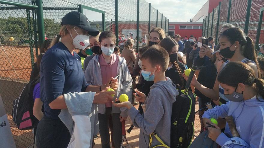 Badosa y Bautista ilusionan a los pequeños en el Clinic del Resort Mas Camarena y GTennis