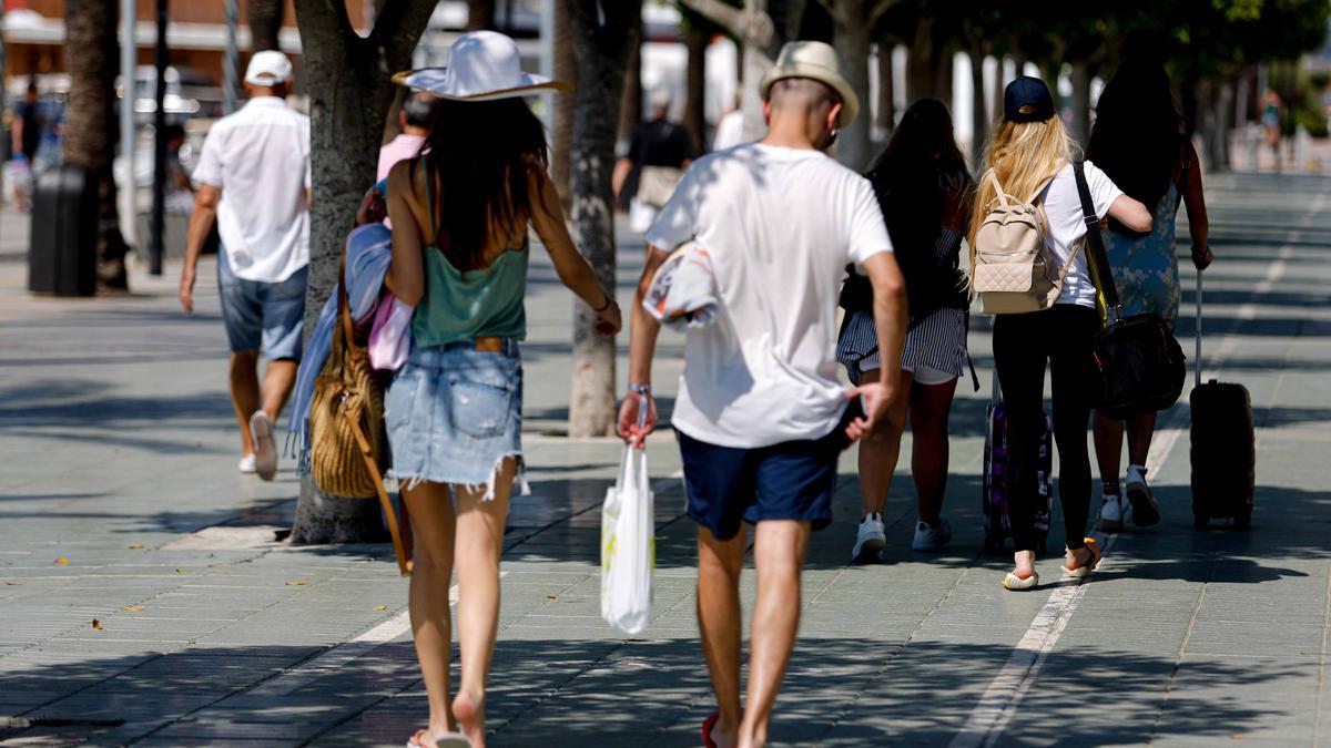 Imagen de archivo de turistas en Ibiza.