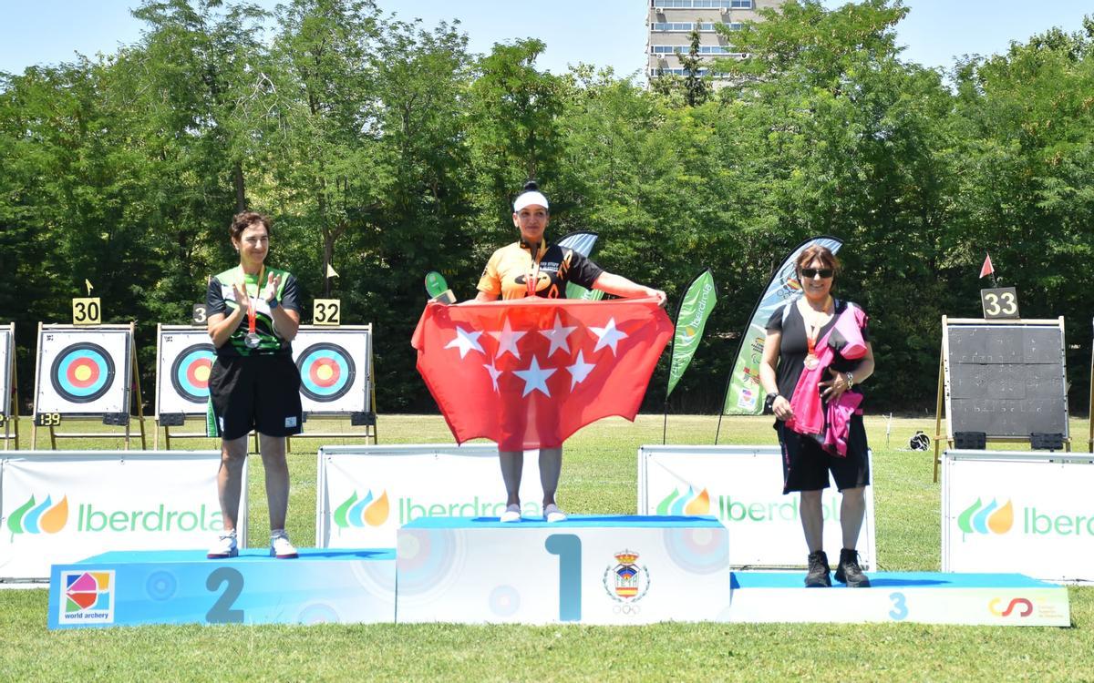 Fátima Agudo, en el segundo escalón del podio en una competición.