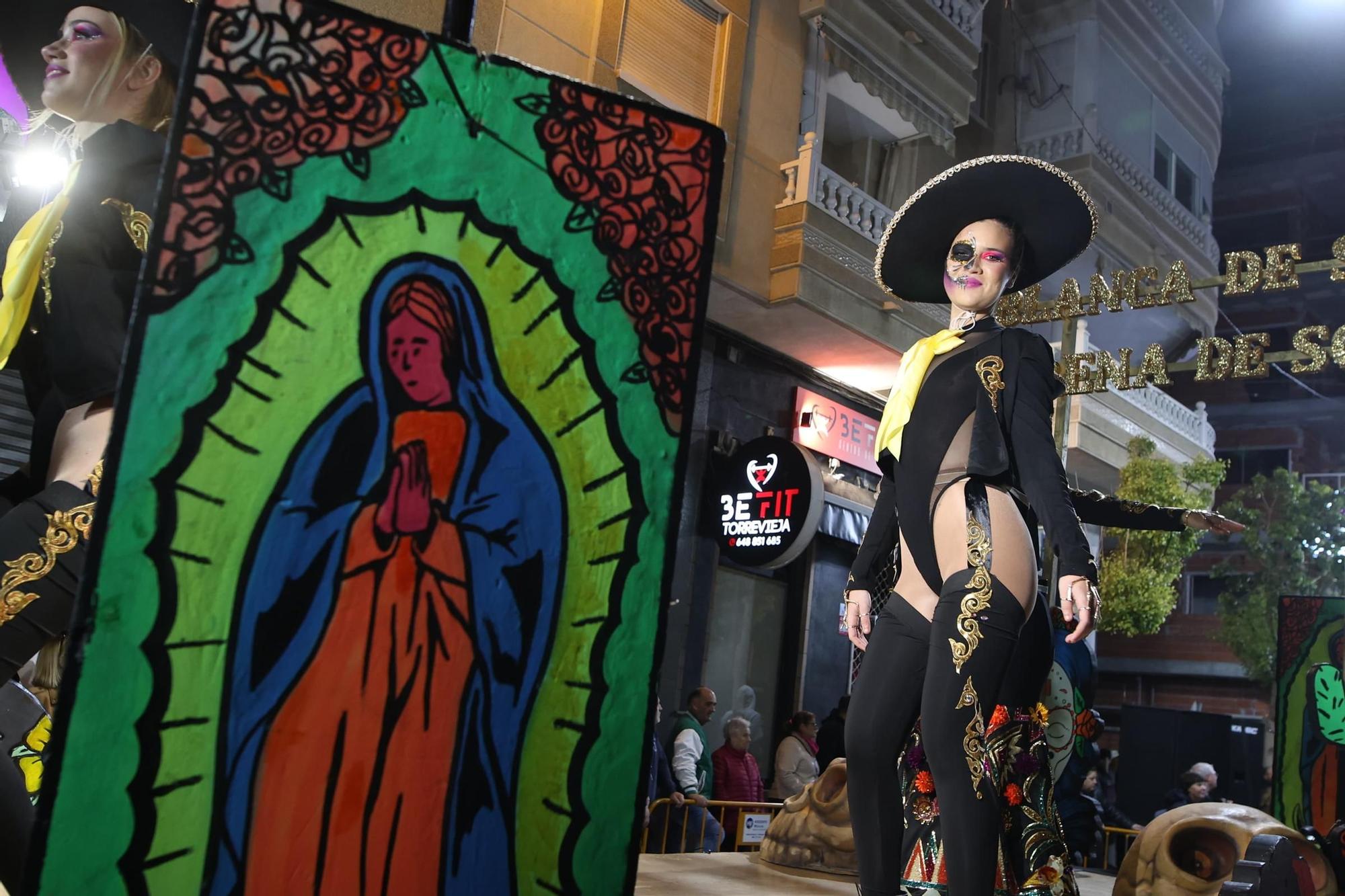 Las mejores imágenes del desfile concurso de Carnaval de Torrevieja 2024 están aquí