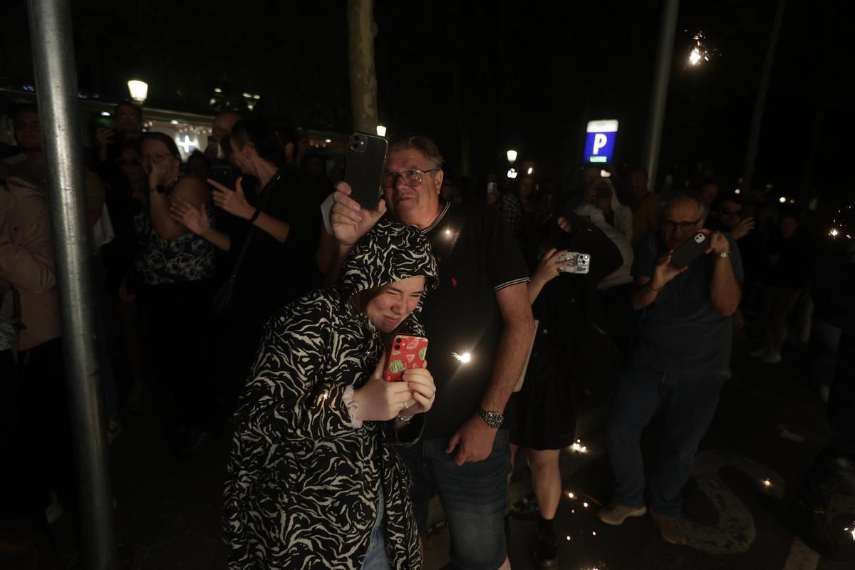 Los diables incendian el Passeig de Gràcia durante el correfoc de la Mercè.