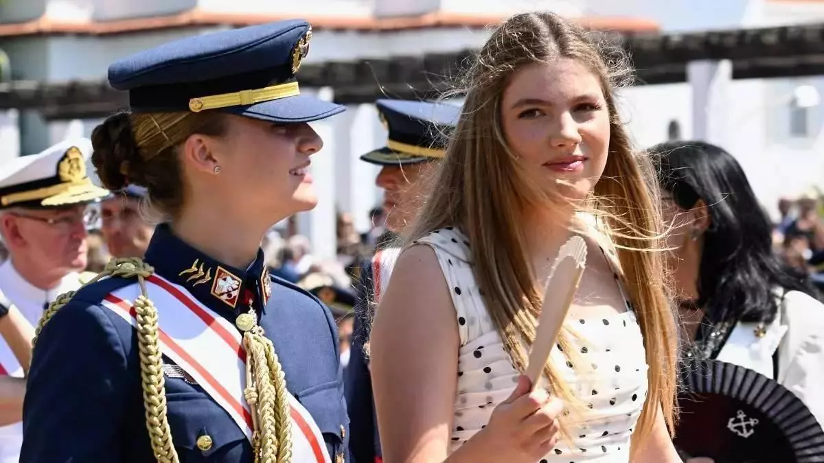 La infanta Sofía ha comprado en las rebajas de Mango el vestido de lunares más bonito (y la misteriosa costurera de Zarzuela lo ha hecho más cómodo con un pequeño arreglo)