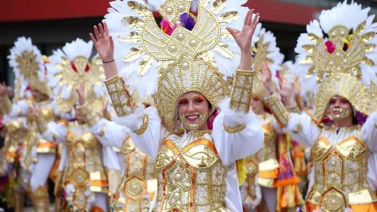 Desfile de comparsas del Carnaval de Badajoz.