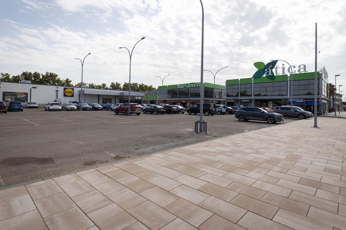 Entorno del Lidl de Utebo, junto a la recién reformada avenida.