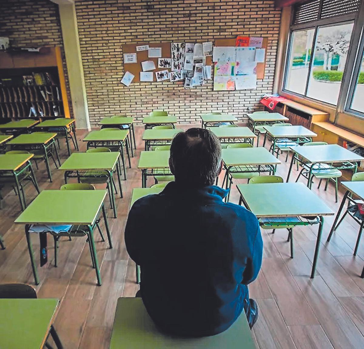 Docente en un aula.