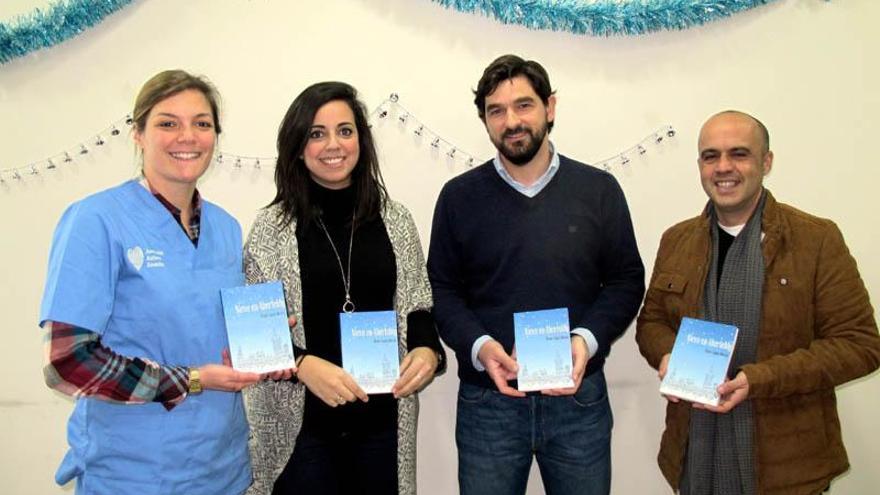 López Murcia dona los beneficios de su primera novela a Autismo Córdoba