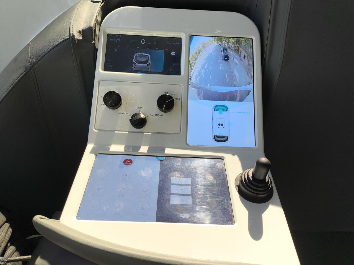 El joystick que controla el autobús autónomo