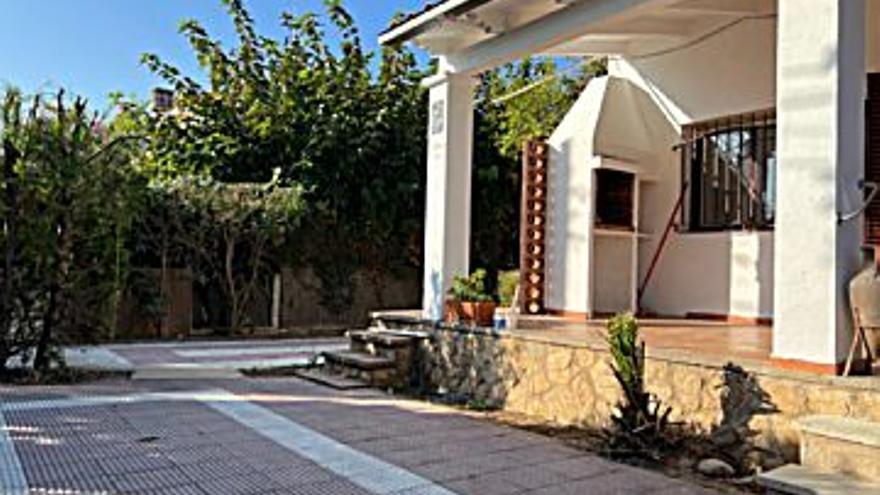 198.000 € Venta de casa en Sant Pere Pescador 83 m2, 3 habitaciones, 2 baños, 2.386 €/m2...
