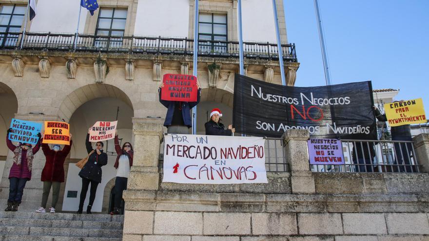 El PP de Cáceres reprocha que se ha incumplido la ordenanza ambulante instalando el mercado navideño en la plaza