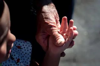 La soledad de los mayores en España: mucha familia y pocos amigos