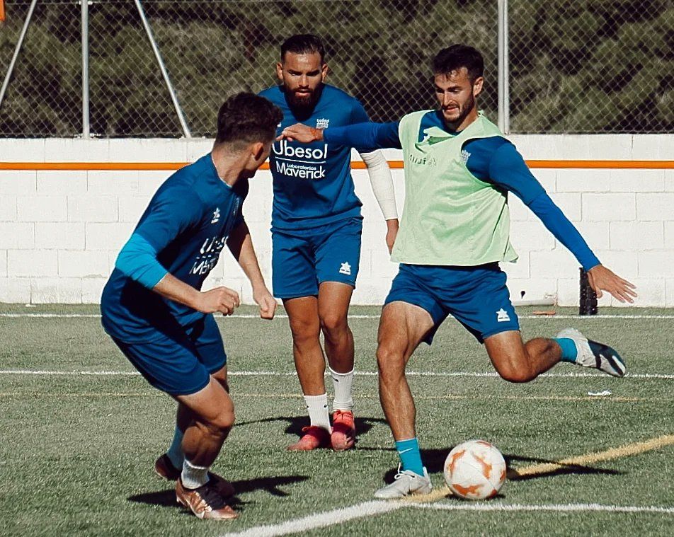 Entrenamiento del Atzeneta esta semana en el Regit, donde recibe al Castellón B.