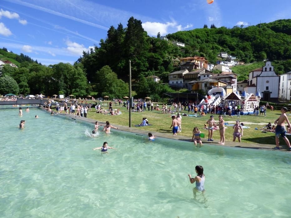 La "playa" de Cangas del Narcea en el Prao del Molín