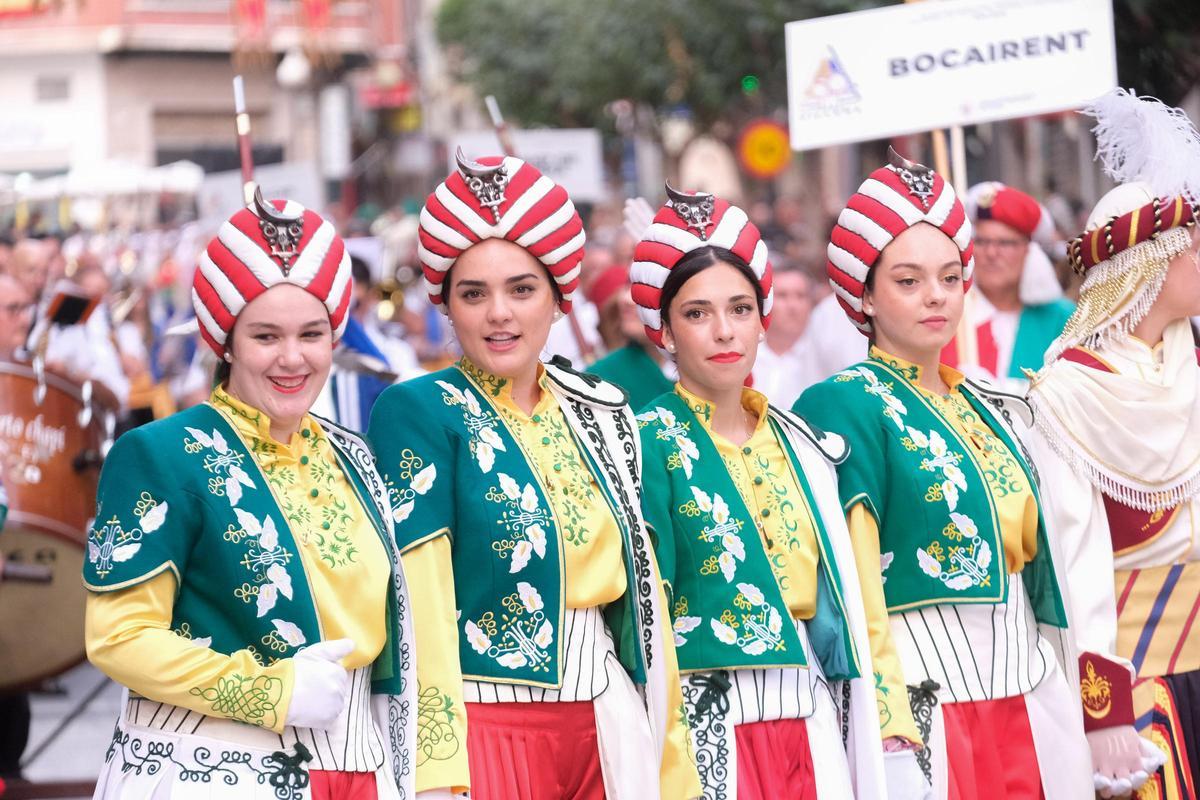 Las mejores imágenes del Desfile del 50 aniversario del Primer Congreso Nacional de Fiestas de Moros y Cristianos en Villena Las mejores imágenes del Desfile del 50 aniversario del Primer Congreso Nacional de Fiestas de Moros y Cristianos en Villena