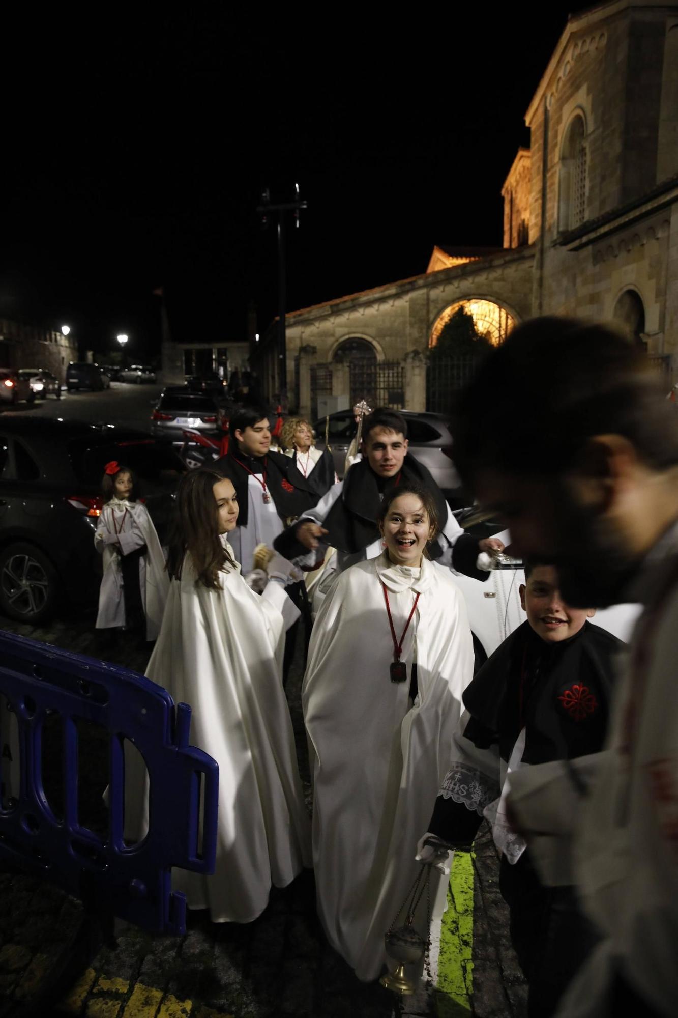 El mal tiempo obliga a suspender la procesión del Encuentro en Gijón