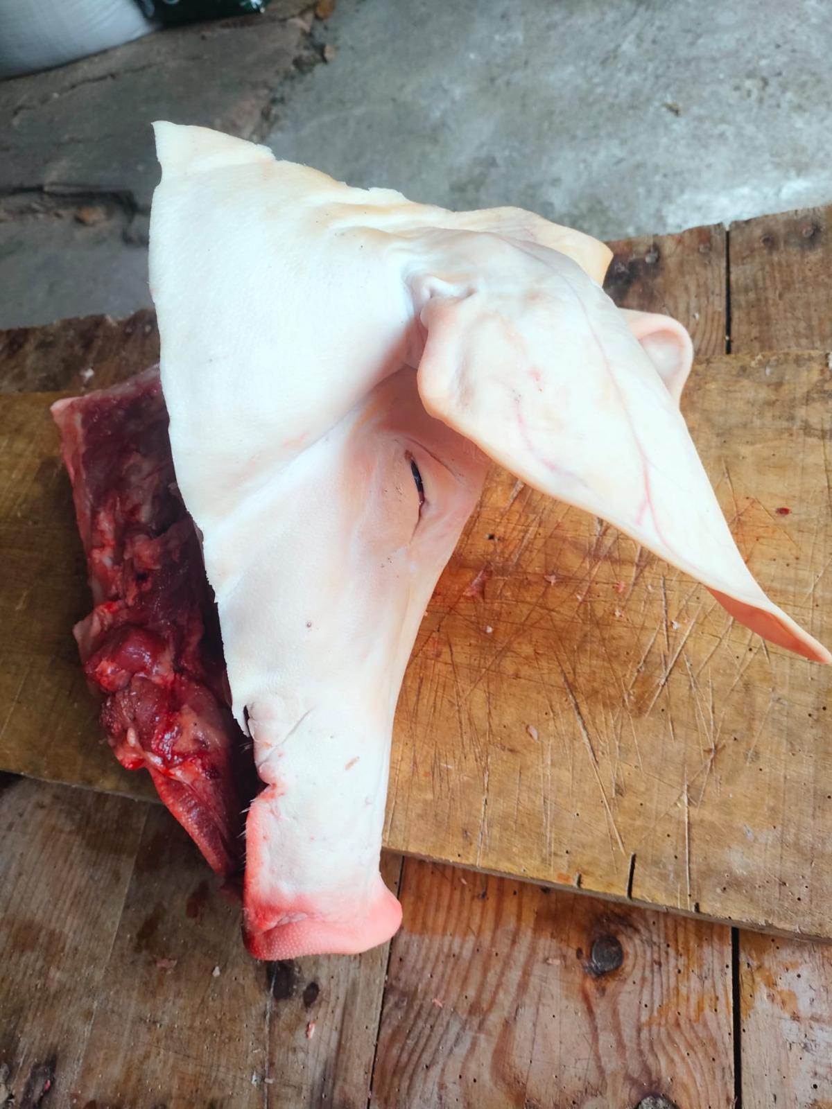 La matanza del cerdo resiste en Galicia: "Es la comida de todo el año"