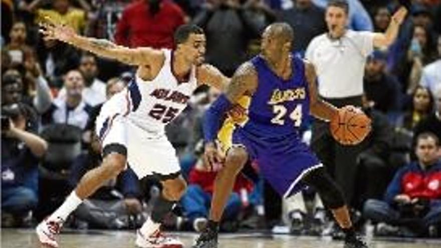 Kobe Bryant s&#039;acosta als registres de Jordan