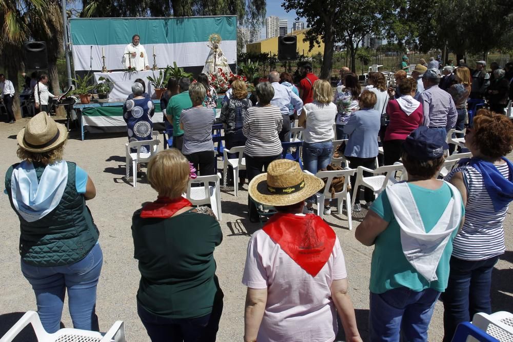 El Cristo del Grao recorre las calles de Poblats Marítims