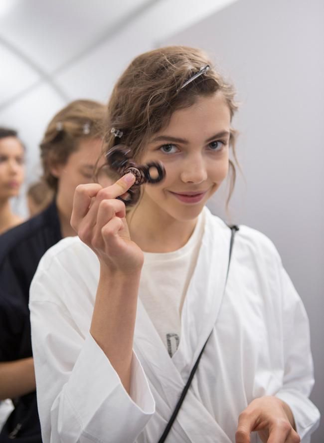 'Backstage' de Dior en el desfile de Alta Costura de París