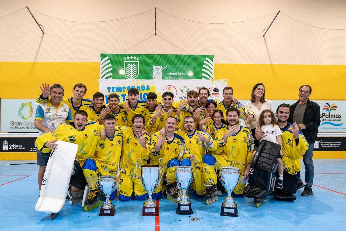 El Molina Sport posa con los cuatro trofeos conquistados esta temporada, European League, Copa del Rey, Supercopa de España y Liga Élite.