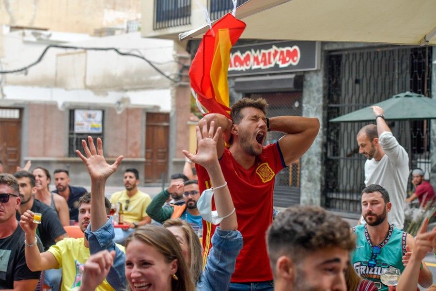 Aficionados ven en la capital grancanaria el partido de España en cuartos de final de la Eurocopa