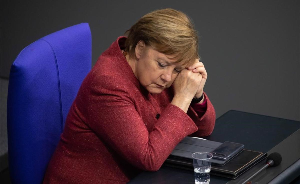 Berlin (Germany)  09 12 2020 - German Chancellor Angela Merkel during a session of the German parliament  Bundestag  in Berlin  Germany  09 December 2020  Members of Bundestag debated in a general discussion on the government s policy  (Lanzamiento de disco  Alemania) EFE EPA HAYOUNG JEON