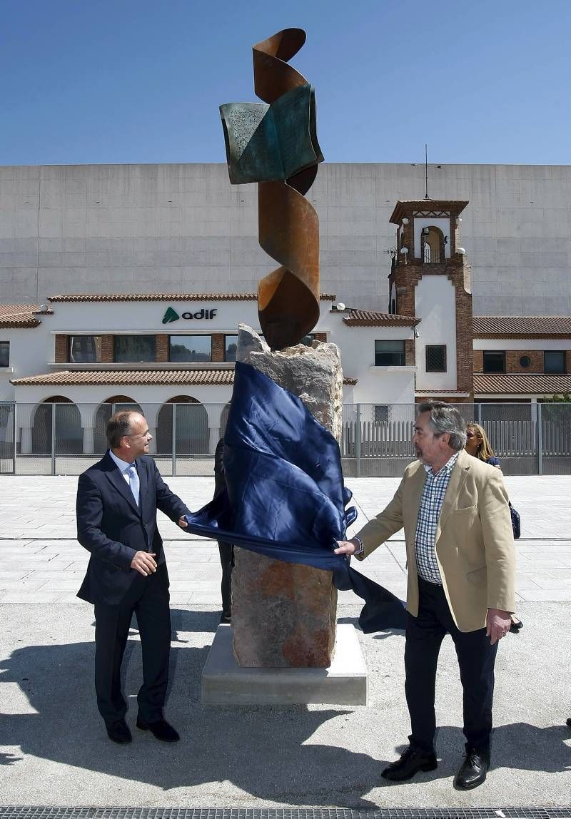 Fotogalería: Inauguración de la escultura en la Plaza El Periódico de Aragón