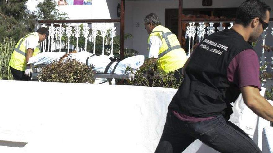 Una mujer muere asfixiada por su pareja en Lanzarote