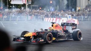 Checo Pérez, por las calles de Madrid