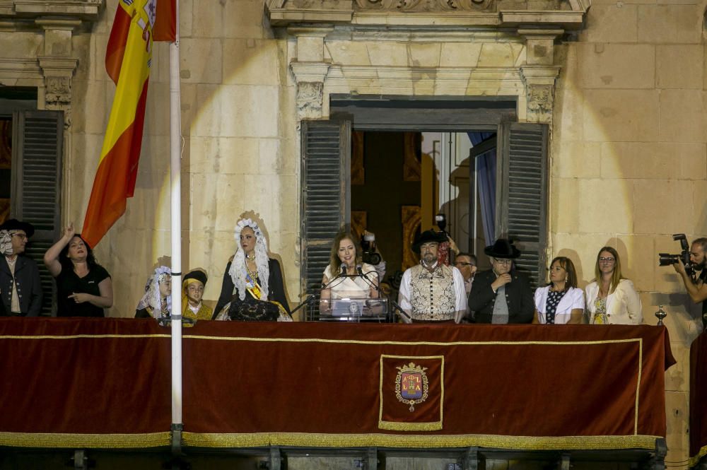 El pregón de las Hogueras 2019 da la bienvenida al Fuego a la ciudad de Alicante