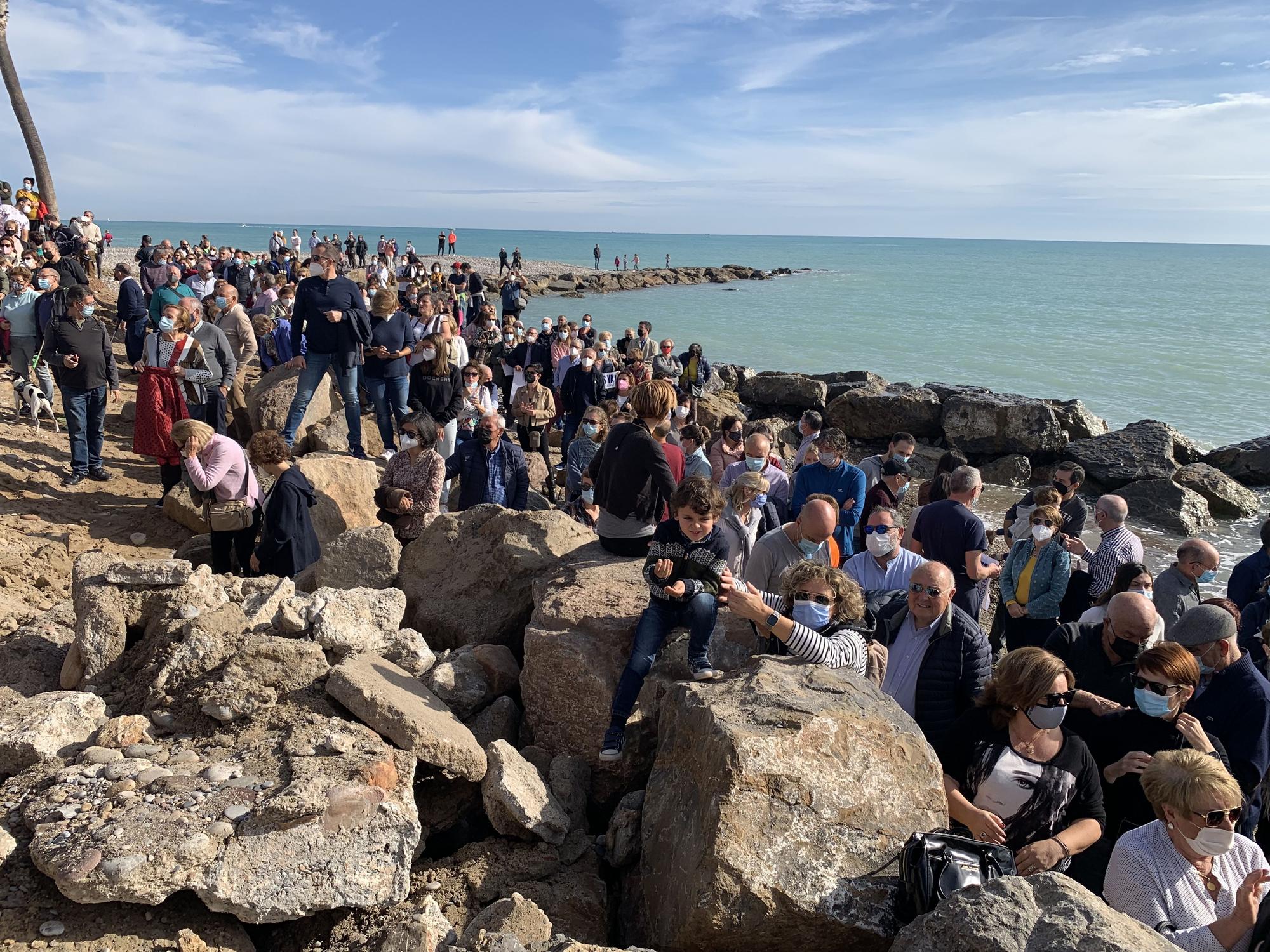 Movilización en la playa de Nules para exigir los espigones