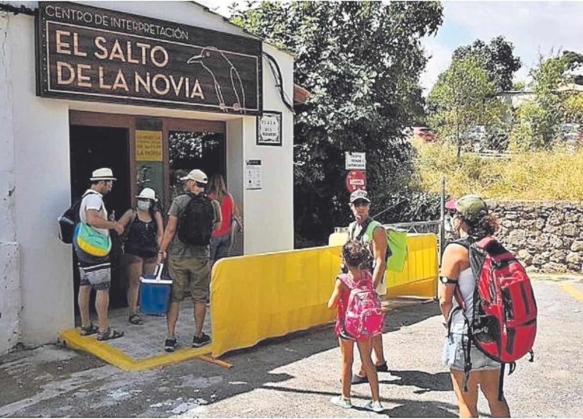 Punto de acceso de información y pago de entrada en Navajas.
