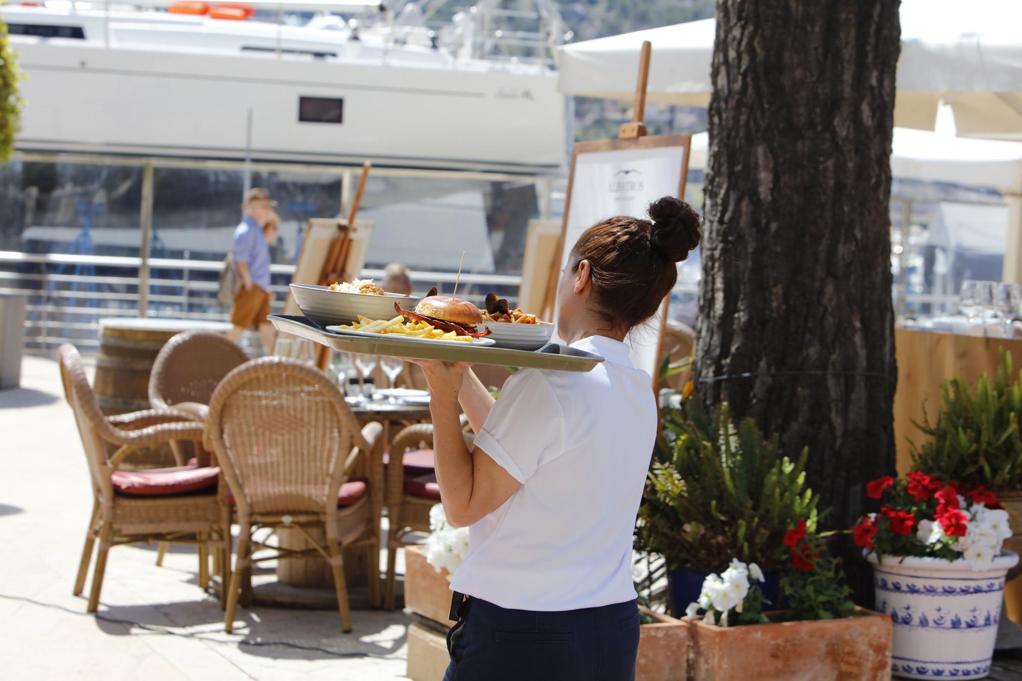 Sonne, Tram, Eis essen: So genießen die Mallorca-Urlauber die Stimmung in Port de Sóller