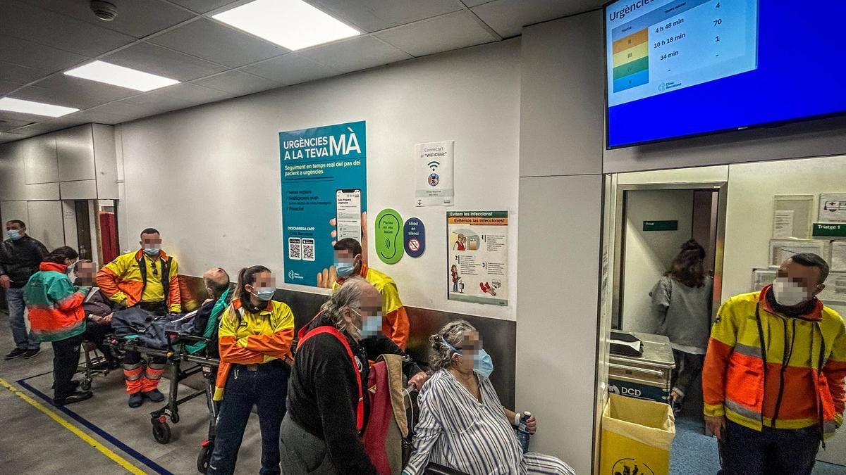 Las Urgencias del Hospital Clínic de Barcelona, con una media de espera de hasta 10 horas, el pasado martes.