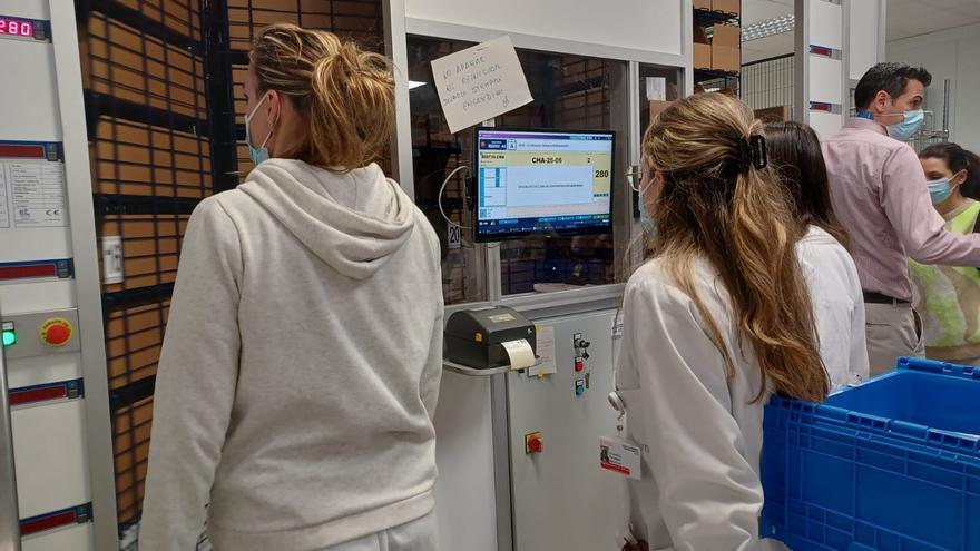 El Hospital de Elda robotiza el almacenamiento y dispensación de medicamentos