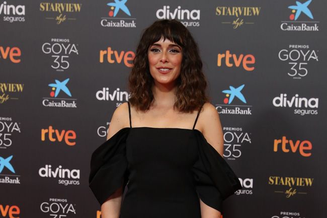 Belén Cuesta posa en la alfombra roja de los Premios Goya 2021