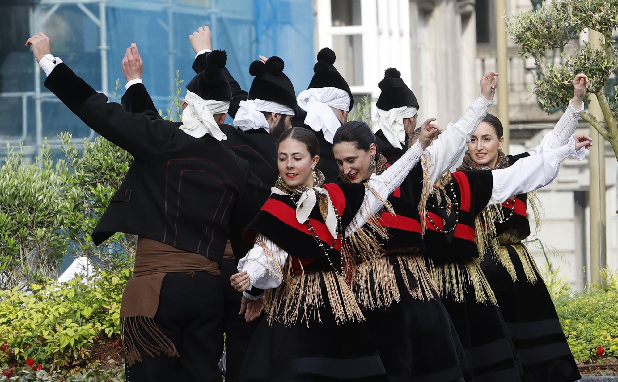 La ciudad se entrega a la música y la danza