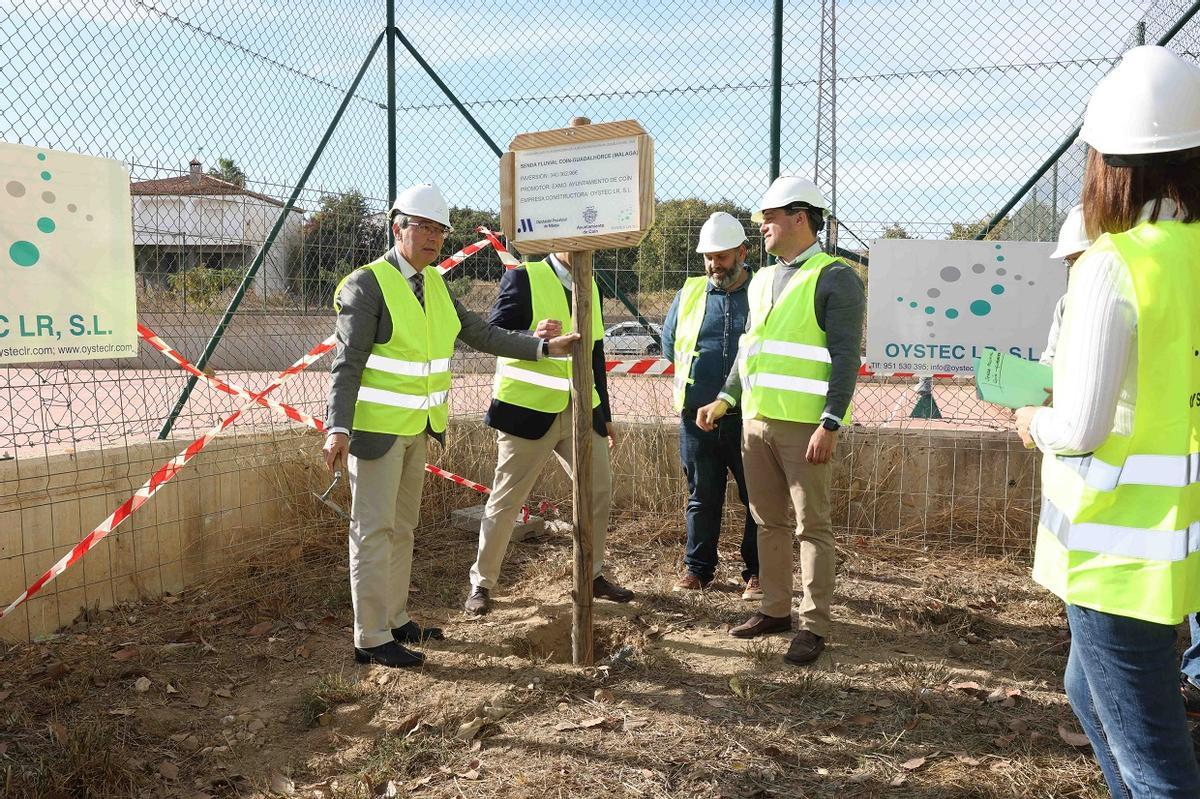 Francisco Salado y Francisco Santos han colocado la primera piedra.