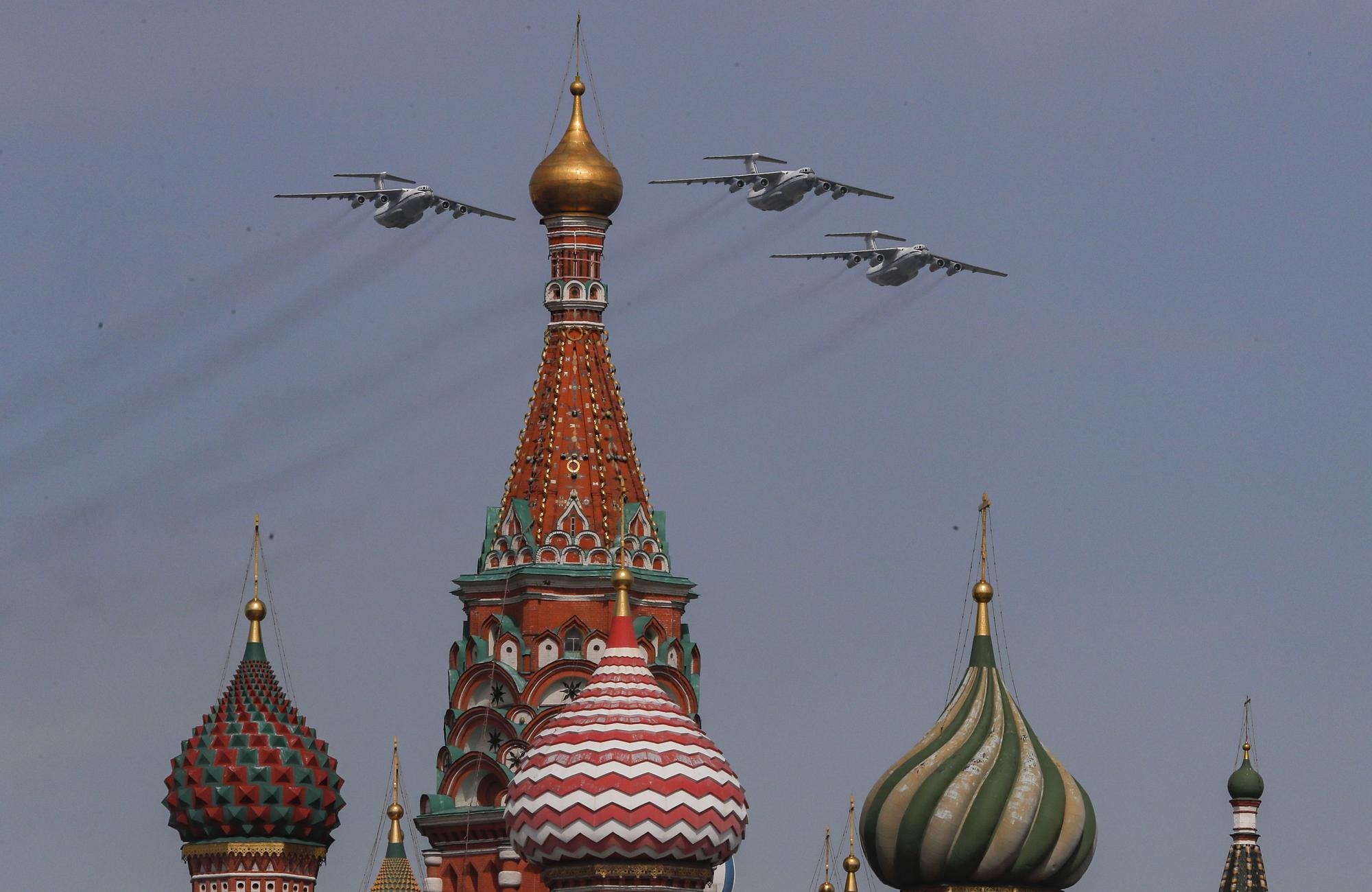 Putin preside en Moscú el desfile militar por el aniversario de la victoria frente a los nazis