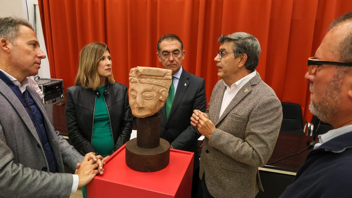 La pieza era entregada este jueves al Museo Arqueológico.