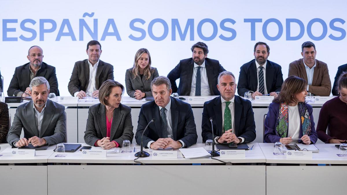 PP y PSOE reúnen mañana a sus direcciones en un momento de confrontación y hacer balance