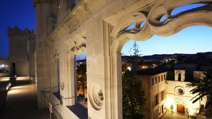 Die Dachterrasse der Llonja in Palma de Mallorca bei einer abendlichen Führung