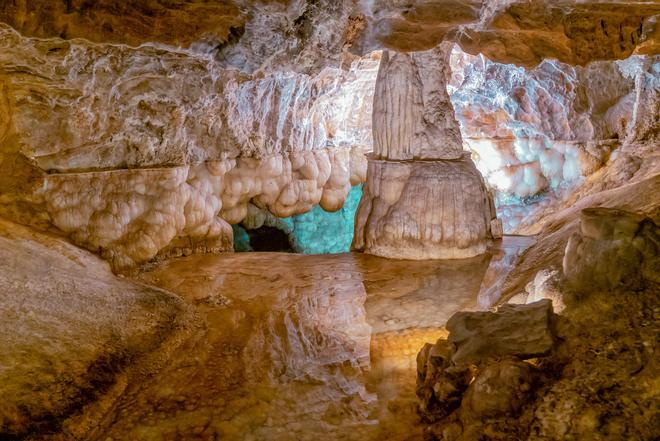 La gruta de las Maravillas (Aracena) es perfecta como escondite de bandidos.