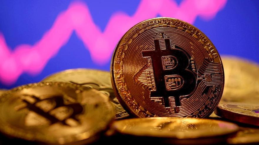 El bitcoin se revaloriza cerca de un 10% en las últimas 24 horas y alcanza los 25.000 dólares