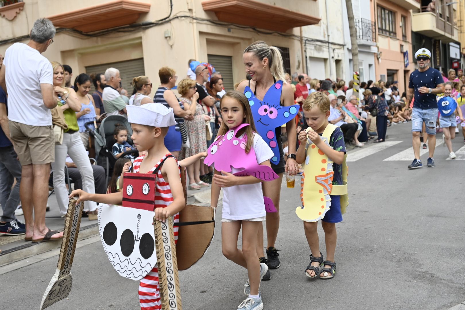 Imaginación y humor al poder en el desfile de las collas del Grau