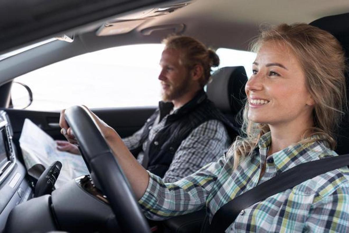 Estas son las multas que te pueden poner cuando vas de copiloto en el coche